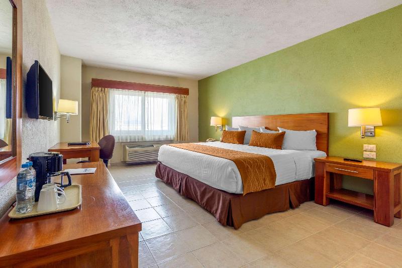 اتاق استاندارد با تخت بزرگ, Comfort Inn Puerto Vallarta Golfside & Marina
