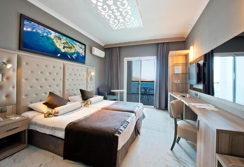 اتاق استاندارد با چشم‌انداز دریا, Delta Hotels By Marriott Bodrum