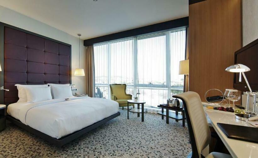 اتاق استاندارد با تخت بزرگ, Doubletree By Hilton Istanbulmoda