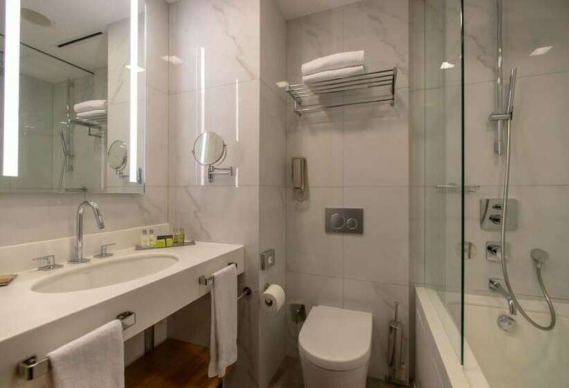 سوییت جونیور با چشم‌انداز دریا, Doubletree By Hilton Istanbulmoda