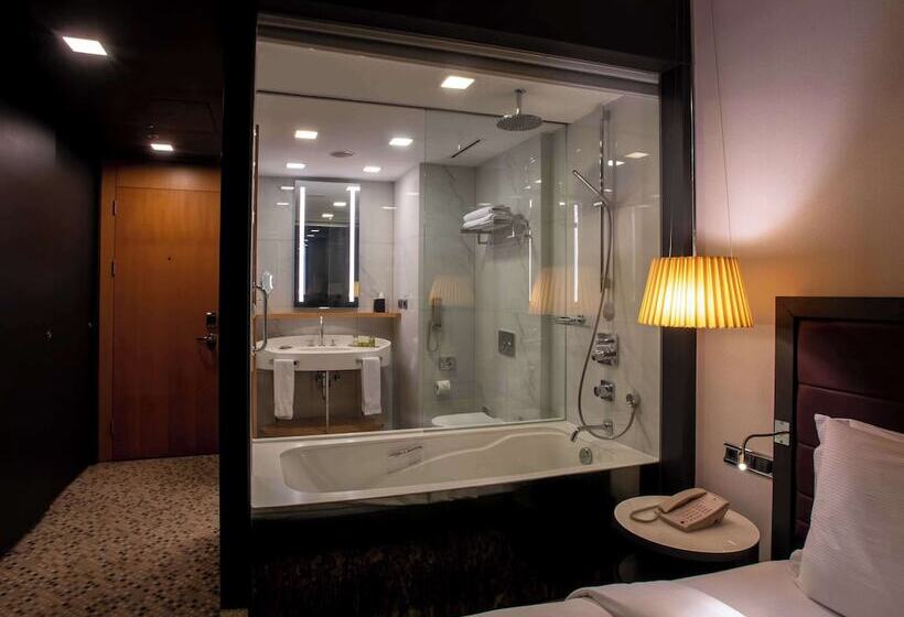 سوییت جونیور با چشم‌انداز دریا, Doubletree By Hilton Istanbulmoda