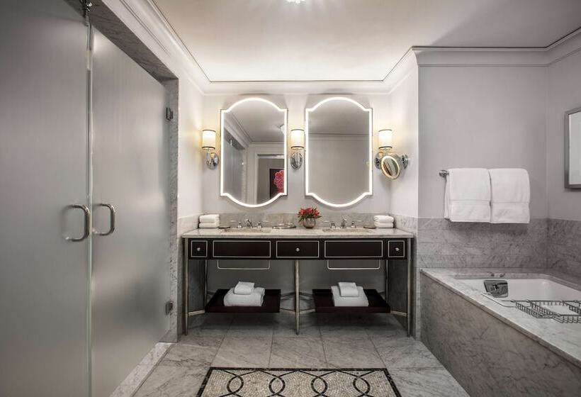 Suite Deluxe, Waldorf Astoria Chicago
