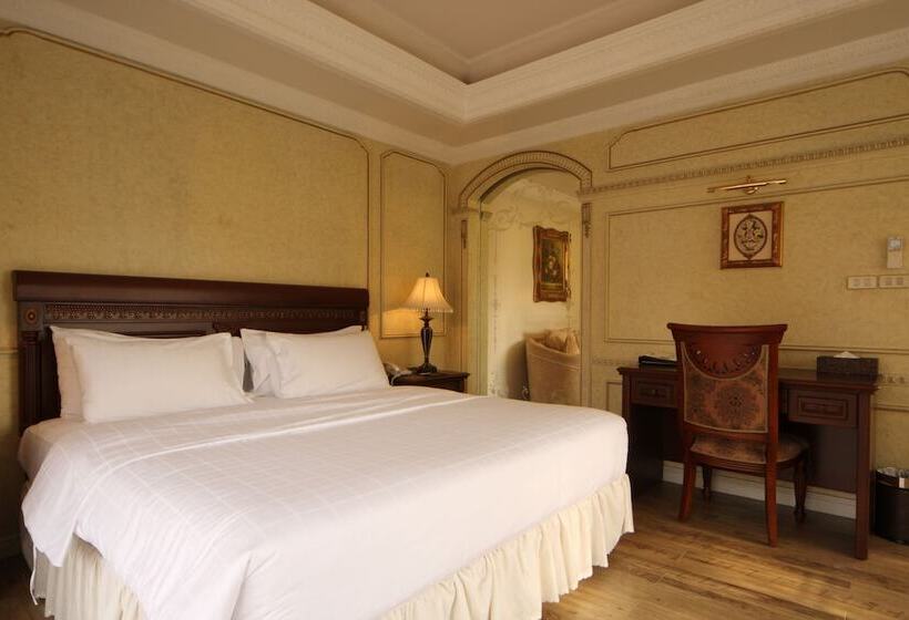 Полулюкс, Four Seasons Place Pattaya