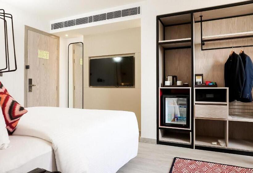 Club Room King Bed, Golden Tulip Lucknow