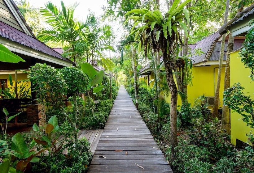 اتاق استاندارد با چشم‌انداز باغ, Sunda Resort