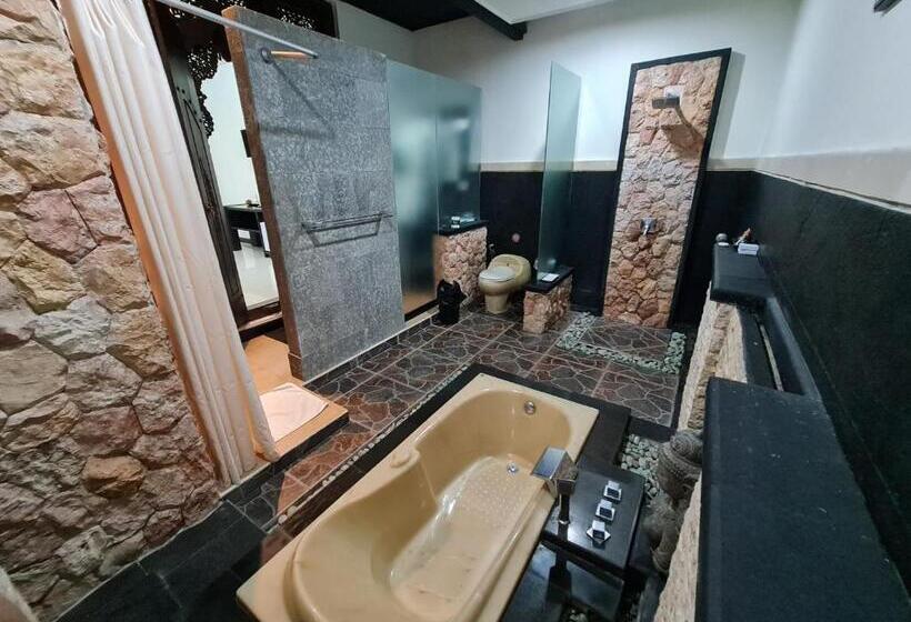 اتاق لوکس, Satriya Cottages