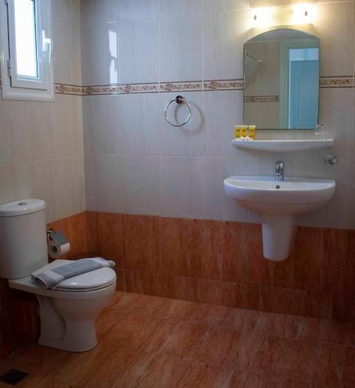 اتاق استاندارد سه نفره, Pension George