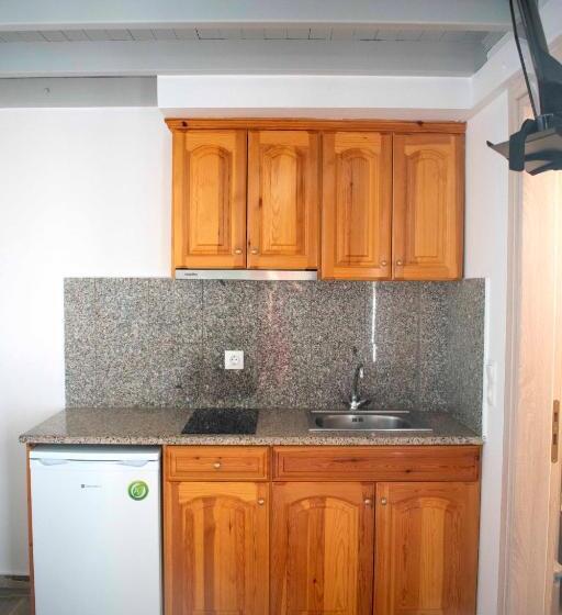 استودیوی استاندارد, Pension George