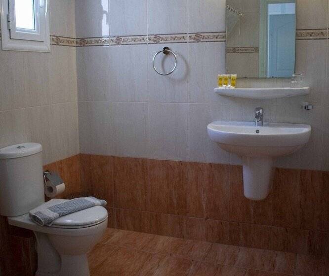 اتاق استاندارد سه نفره, Pension George