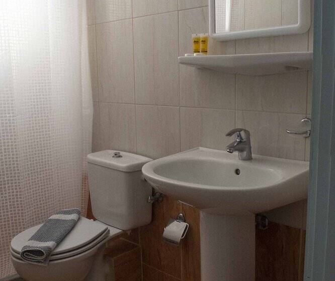 اتاق استاندارد سه نفره, Pension George