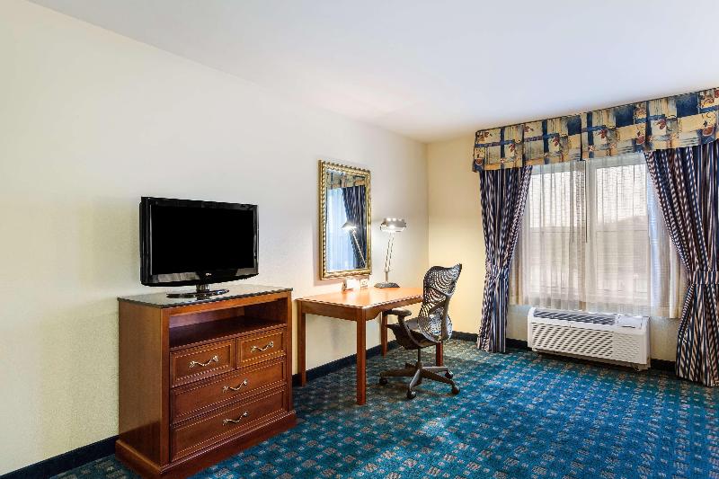 Стандартный Номер Кровать Кинг, Hilton Garden Inn Suffolk Riverfront
