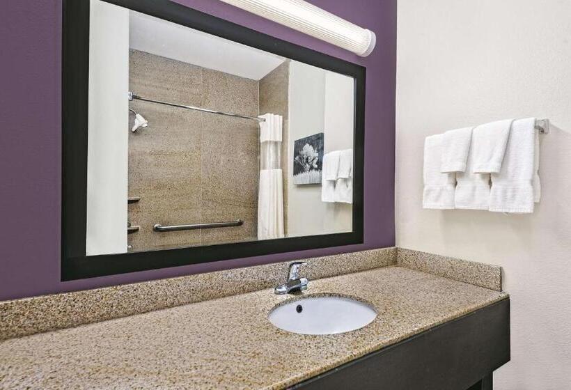 Номер Deluxe, La Quinta By Wyndham Rosenberg