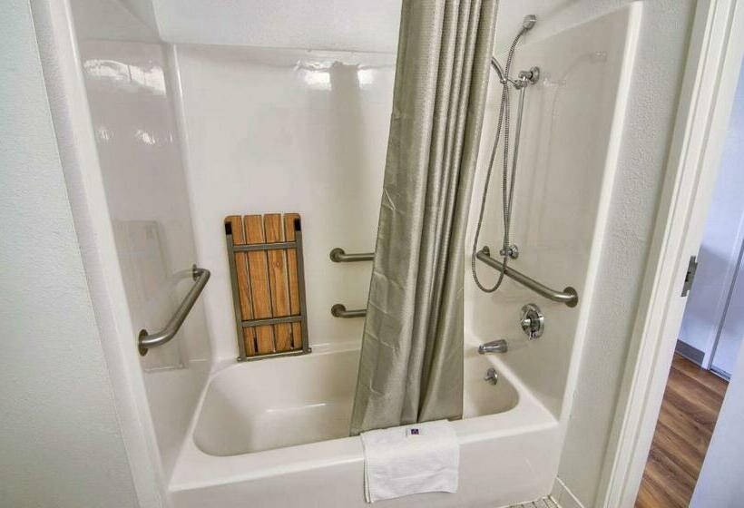 اتاق استاندارد برای معلولان, Motel 6 Portsmouth, Nh