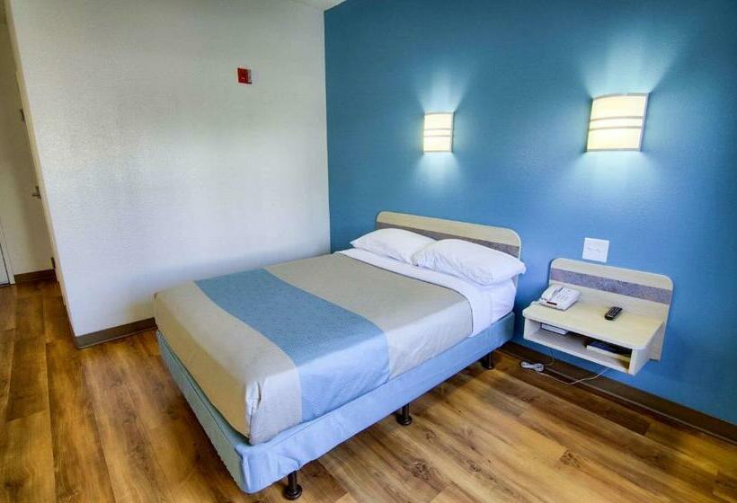 اتاق استاندارد برای معلولان, Motel 6 Portsmouth, Nh