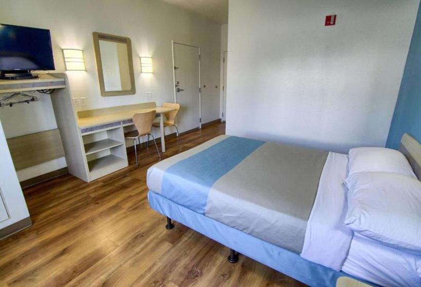 اتاق استاندارد برای معلولان, Motel 6 Portsmouth, Nh