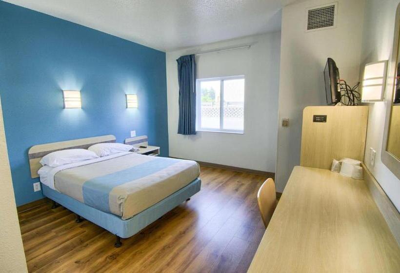 اتاق استاندارد برای معلولان, Motel 6 Portsmouth, Nh