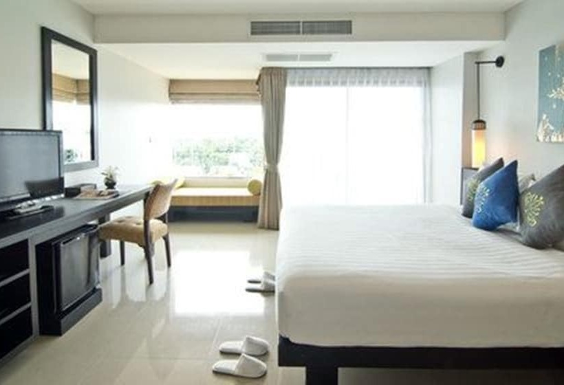 اتاق لوکس با چشم‌انداز استخر, Palmyra Patong Resort Phuket  Sha Extra Plus