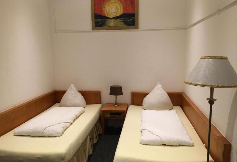 اتاق استاندارد سه نفره, Pension Adamshof