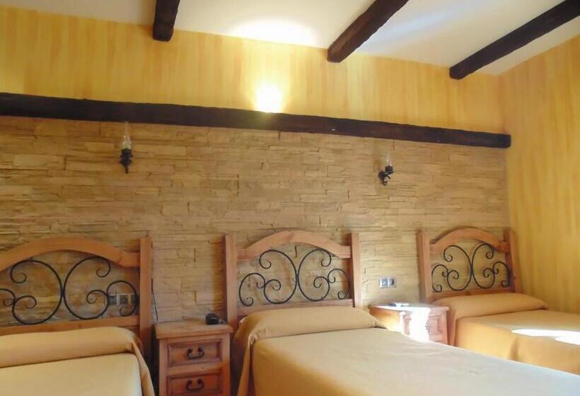 Номер Стандарт Трехместный, Hostal El 402