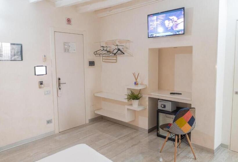 اتاق سوپریور با وان آب گرم, Irooms Spanish Steps