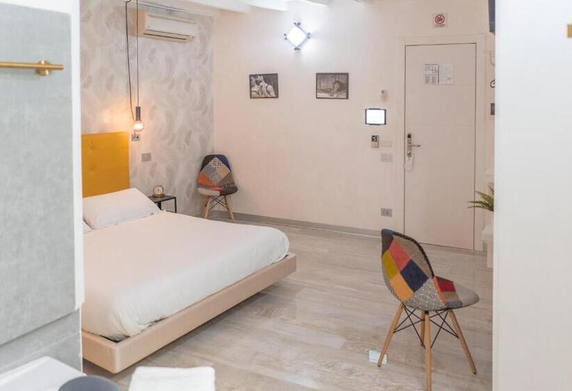 اتاق سوپریور با وان آب گرم, Irooms Spanish Steps