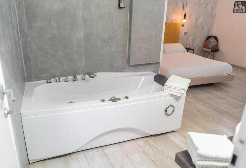 اتاق سوپریور با وان آب گرم, Irooms Spanish Steps