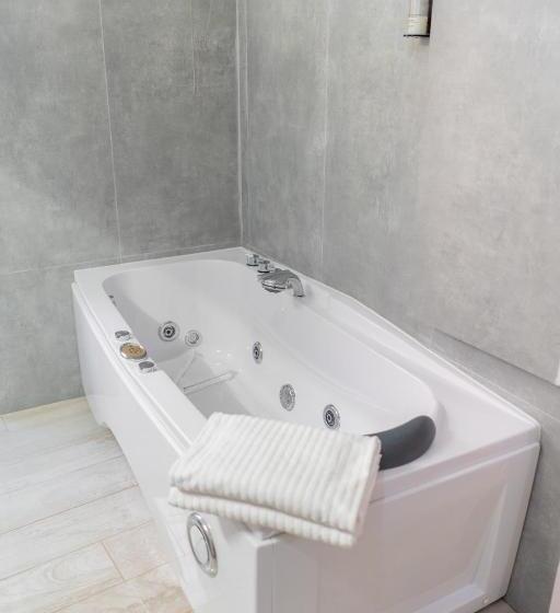 اتاق سوپریور با وان آب گرم, Irooms Spanish Steps
