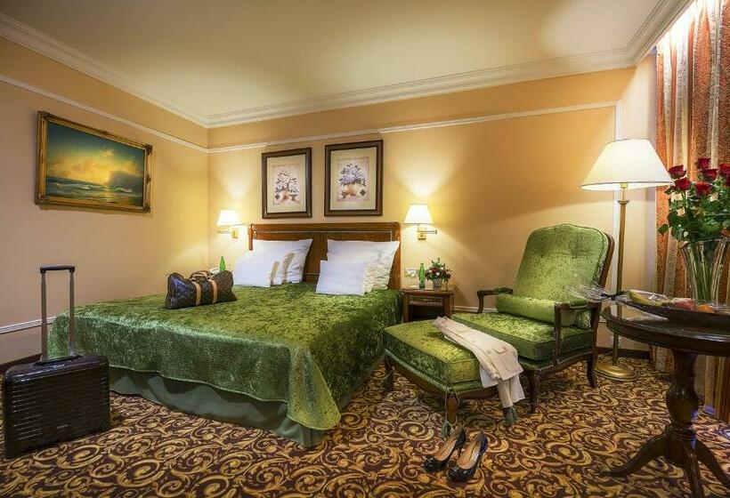 Quarto Superior, Carlsbad Plaza Medical Spa & Wellness