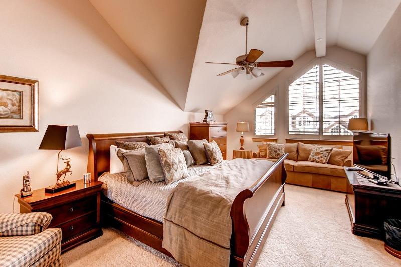 Апартаменты 3 Спальни, St. James Place