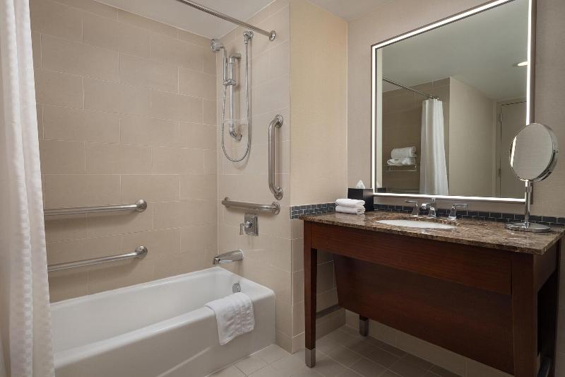 Номер Deluxe, The Westin Reston Heights