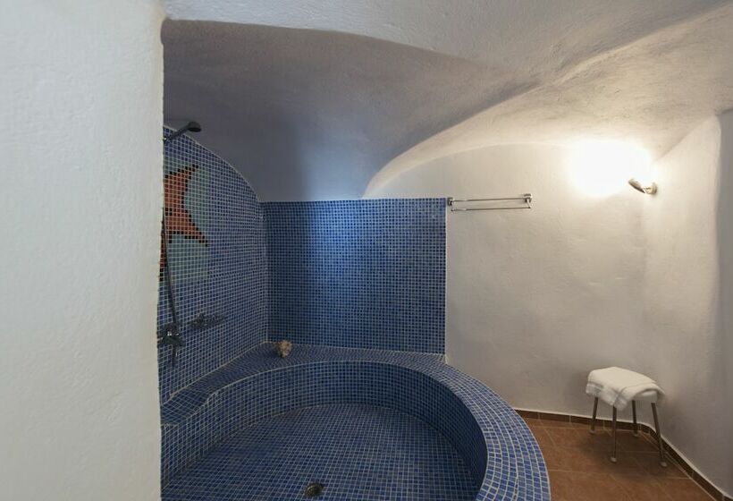 سوئیت با چشم‌انداز, Kastro Suites