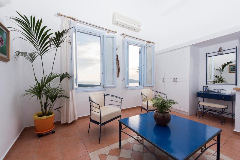 سوییت جونیور, Kastro Suites