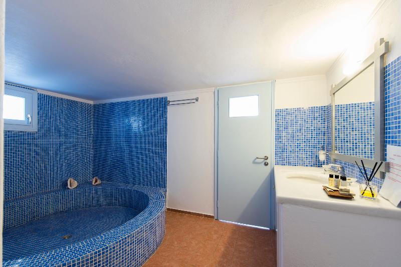 سوییت جونیور, Kastro Suites