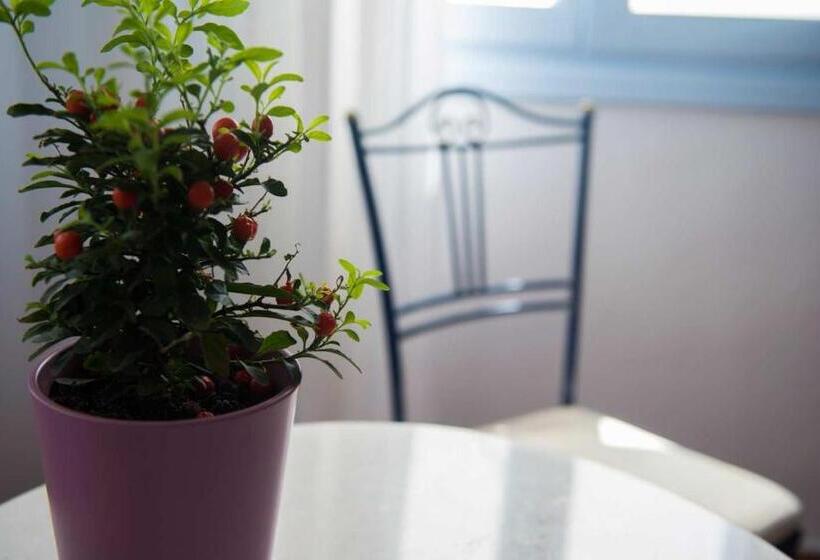 سوئیت با چشم‌انداز, Kastro Suites