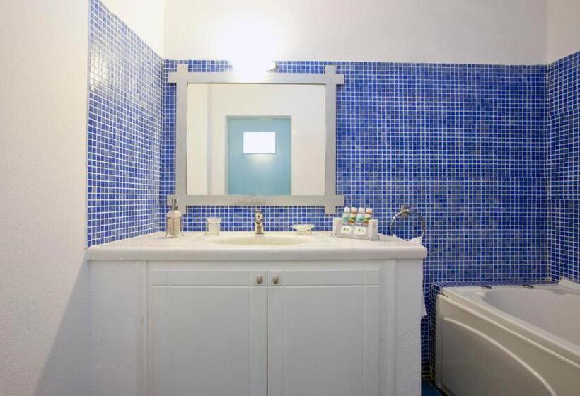 سوییت جونیور, Kastro Suites