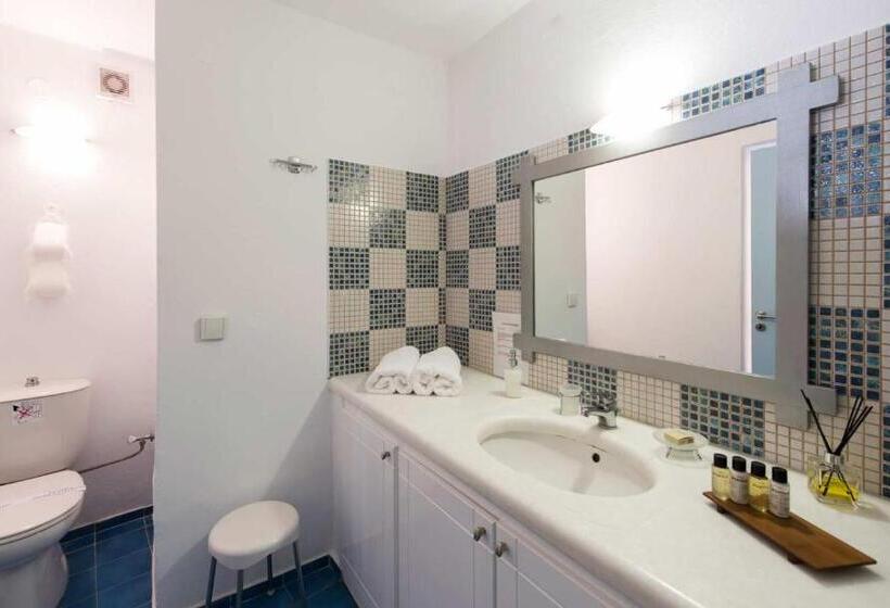 سوییت خانوادگی, Kastro Suites