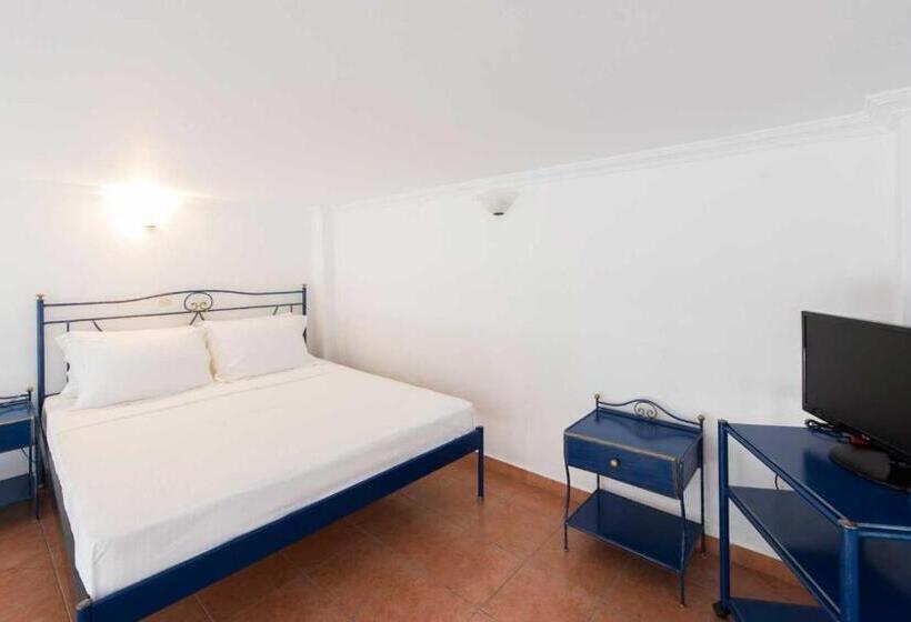 سوییت جونیور, Kastro Suites