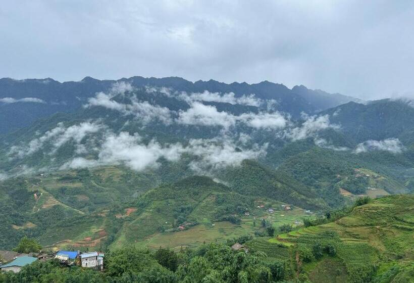 اتاق خانوادگی با چشم‌انداز کوه, Black Hmong View