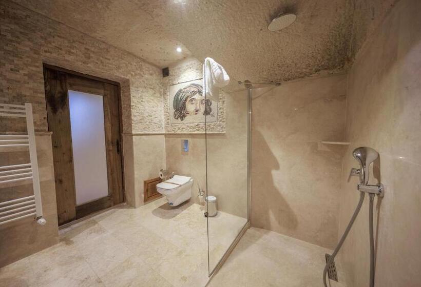 سوییت جونیور, Kelebek Special Cave Hotel & Spa
