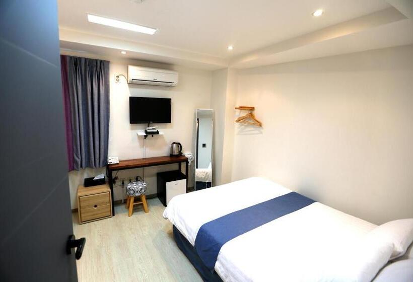 اتاق خانوادگی, Must Stay Hotel Myeongdong