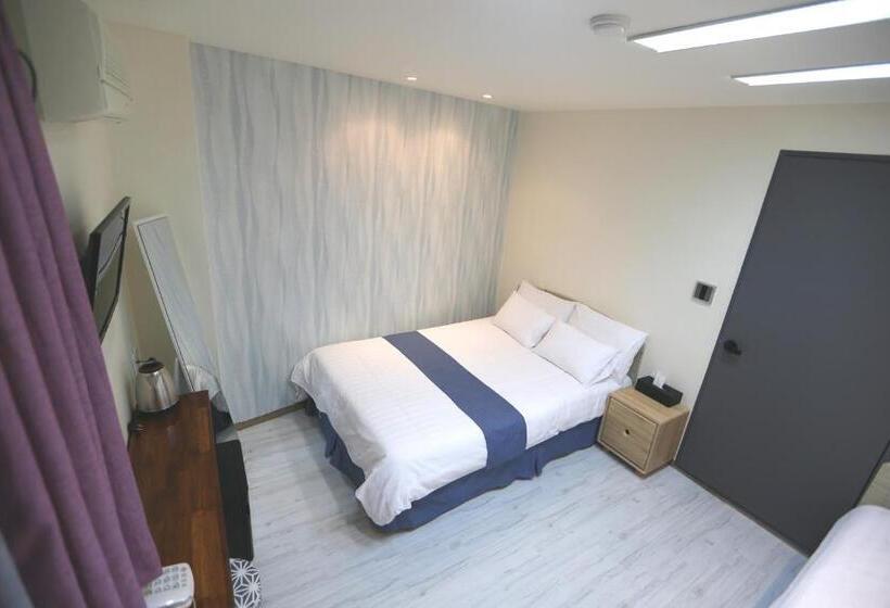 اتاق استاندارد سه نفره, Must Stay Hotel Myeongdong