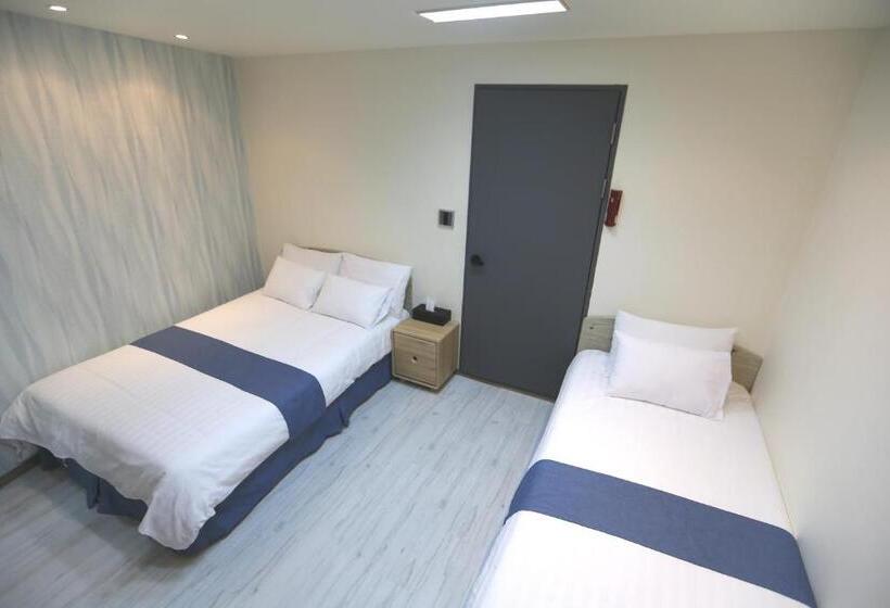 اتاق استاندارد سه نفره, Must Stay Hotel Myeongdong