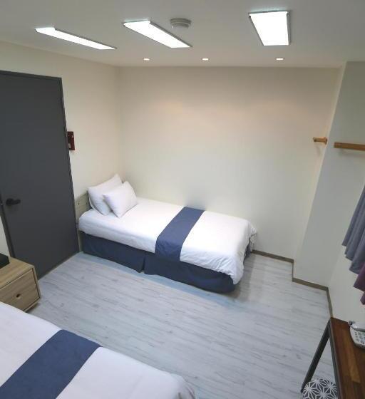 اتاق استاندارد سه نفره, Must Stay Hotel Myeongdong