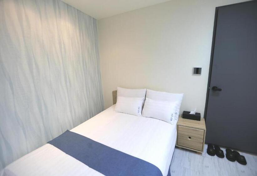 اتاق استاندارد سه نفره, Must Stay Hotel Myeongdong