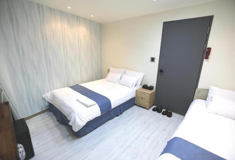اتاق استاندارد سه نفره, Must Stay Hotel Myeongdong