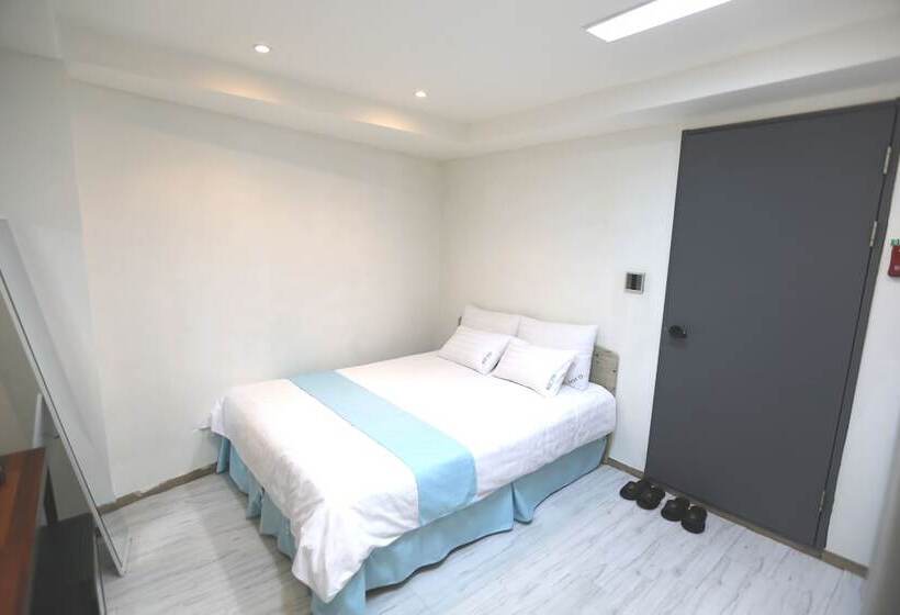 اتاق خانوادگی, Must Stay Hotel Myeongdong