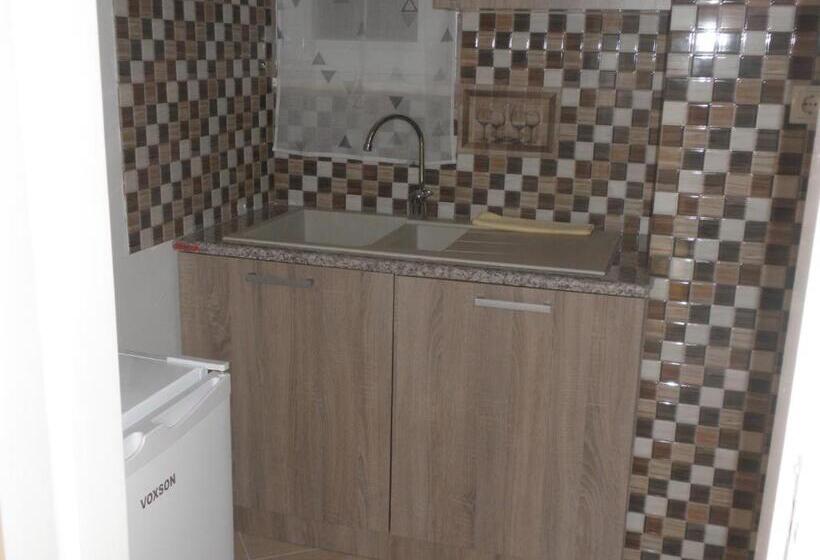 اتاق استاندارد سه نفره, Nikolakakis Rooms Lavrio