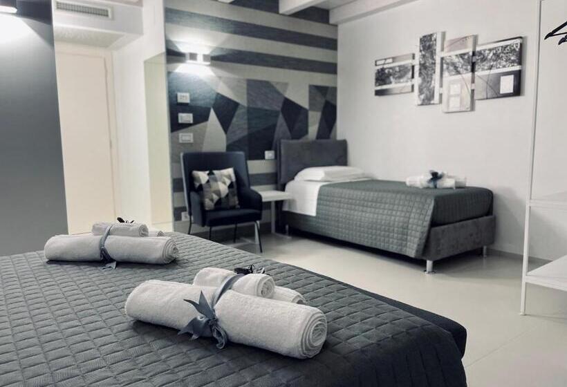 اتاق استاندارد سه نفره, Residence Old Stories