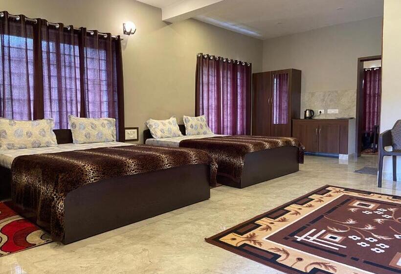 سوییت خانوادگی, Rr Holidays