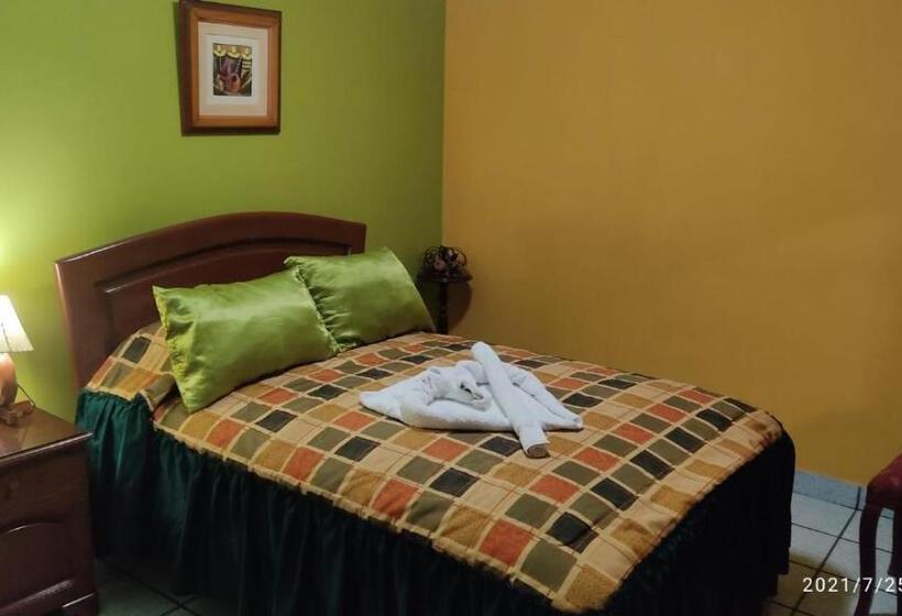 اتاق استاندارد, Hostal Monumental A Media Cuadra De La Plaza Mayor